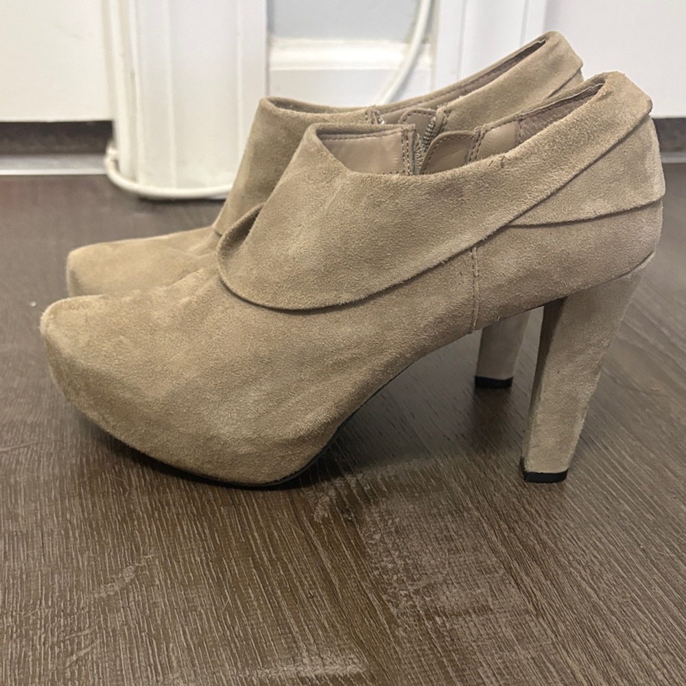 Elegant Tan Suede Women's Heels